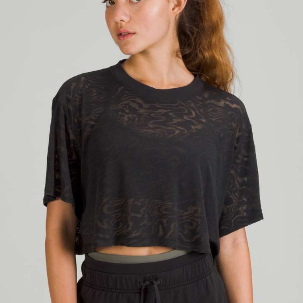 Lululemon Cates Tee in Black Veil